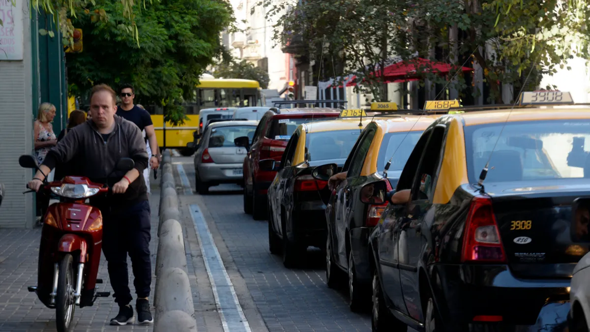 Taxistas piden un aumento cercano al 40 % en la ciudad